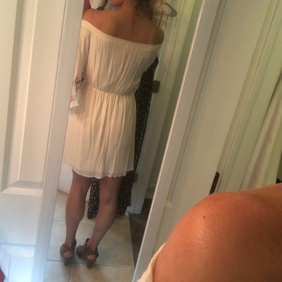 Gorgeous cream off the shoulder dress - Picture 5 of 6